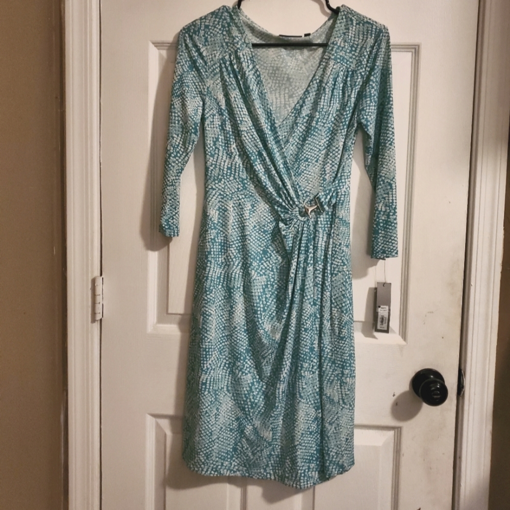 Dress light green 💚 and white